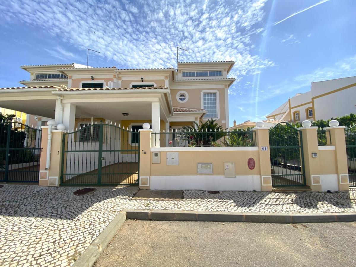 Villa Amazing With Pool By Homing *